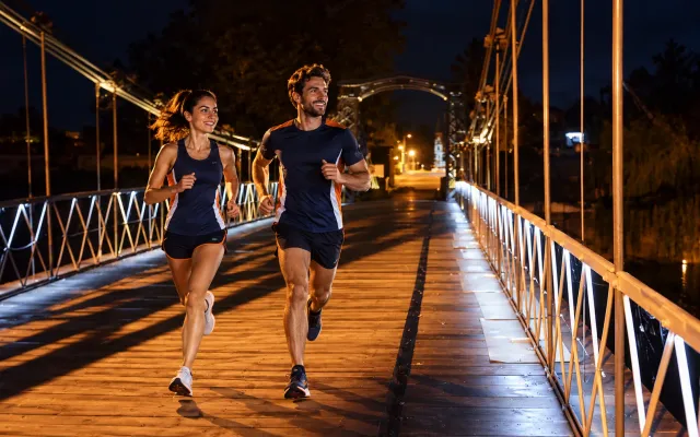 Running illustration for Ozimek: adult runners in a destination setting; not the featured race edition or its course.